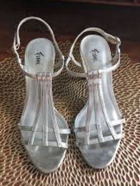 🌺5/$25🌺Fioni-Metallic Ballroom Style Kitten Heels-1920's Inspired